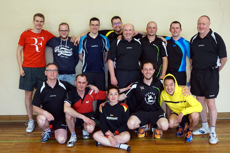 Gruppenbild mit Dame Gruppenbild mit Dame